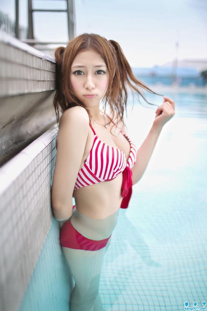 日本内衣美女写真 美女泳池妖娆巨乳喷血写真_kanoo1.com第3张