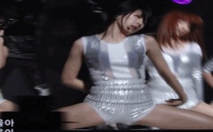 邪恶gif动态图片：韩国美女激情热舞
