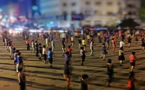 《三月春风》跳起广场坝坝舞乘着广场舞风靡的东风