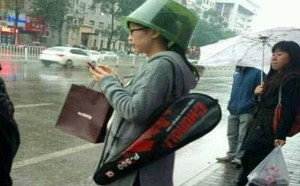 妹子防雨头盔，特价9.9包邮哟