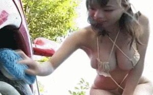 美女洗车怎么收费啊。我的货车也要洗一洗