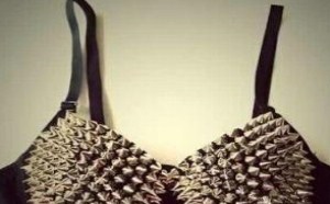 高科技防狼神器看到这个色狼估计要哭了! 高科技防狼神器看到这个色狼估计要哭了!