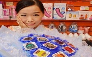 杜蕾斯花束送来,杜蕾斯女孩那今晚就把它用完 杜蕾斯花束送来,杜蕾斯女孩那今晚就把它用完