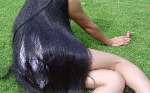 绿草坪长发美女后入式快来看 绿草坪长发美女后入式快来看