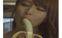 欧美乱妇动态图片：妹子教你吃香蕉