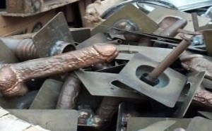 你的在硬也没有这个钢铁做的硬吧