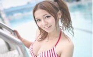 日本内衣美女写真 美女泳池妖娆巨乳喷血写真