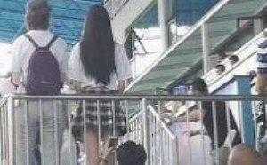赶紧发偷拍一张美女裙下风光到朋友圈