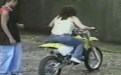 外国女人学骑摩托车搞笑动视频gif动态图