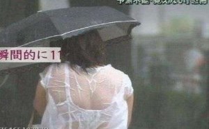 狂风暴雨后日本的女人全部湿透了全身