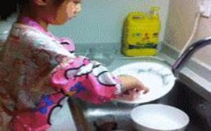 小朋友帮妈妈洗碗图片动态gif